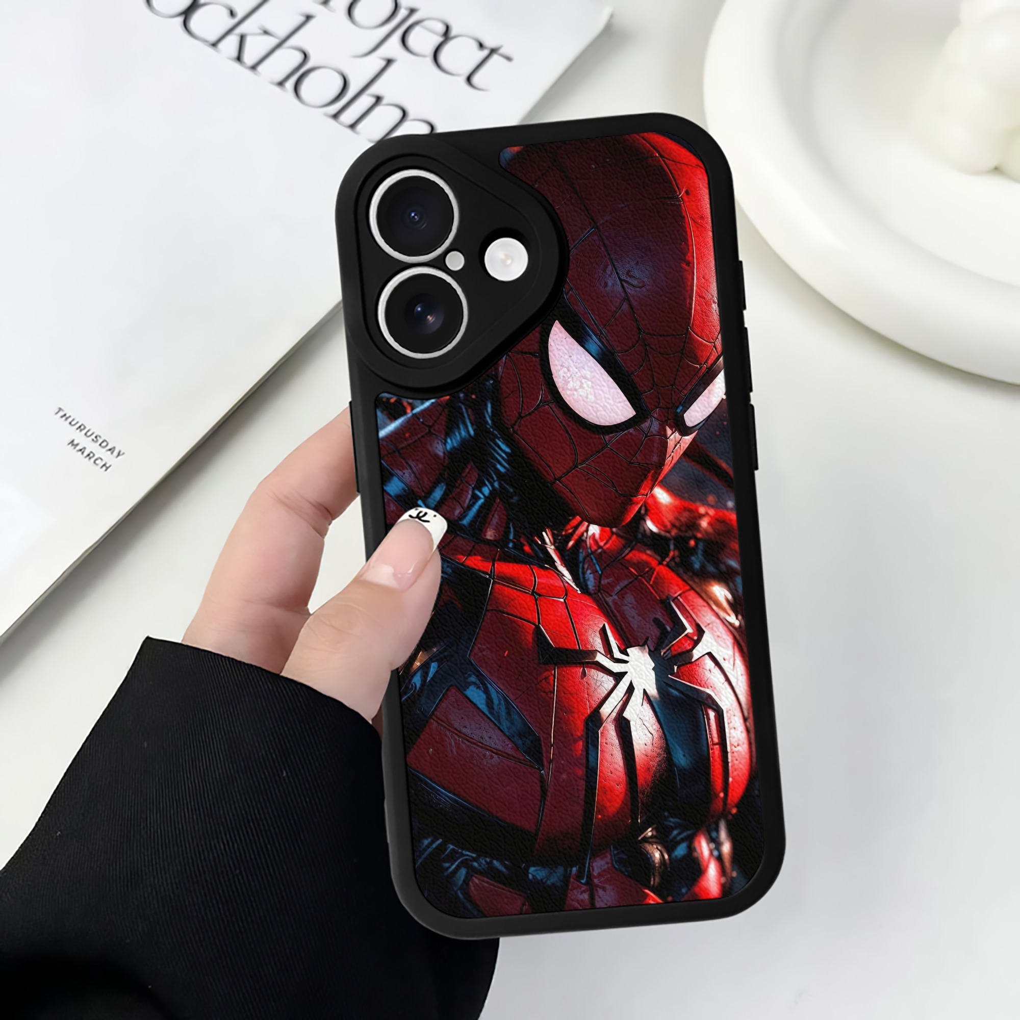 （画像用） Spider Man スパイダーマン 【iPhone 16シリーズ対応】シリコンスマホケース（レザー調） 材質：シリコン